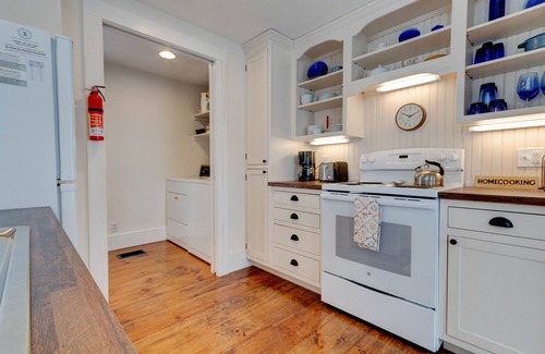 Eastport Cottage | Charming Cottage on quiet street in Historic Eastport