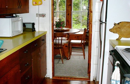 Friendship Cottage | Charming cottage overlooking the islands of Muscongus Bay