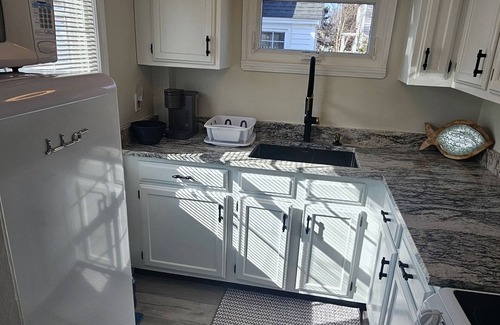 Pine Point House | Charming Cottage Steps to Pine Point Bch - 1 mile OOB outside Scarborough w/AC