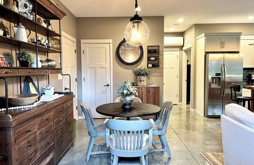 Austinville Cottage | Charming Cottage on the Edge – Peaceful Retreat Near Steamboat Rock