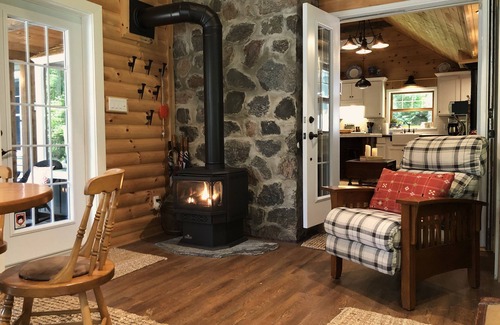 Minden Cottage | Charming Cottage with: Hot Tub; Deck; Wi-Fi; A/C; BBQ; Firepit; Dock: Pets OK!