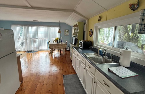Interlaken Cottage | Charming Cottage with great views on Cayuga Lake in Sheldrake