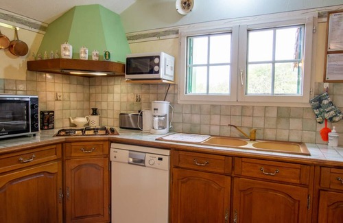 Le Bugue Cottage | Charming Cottage with Shared Heated Pool, Near Bugue, Dordogne