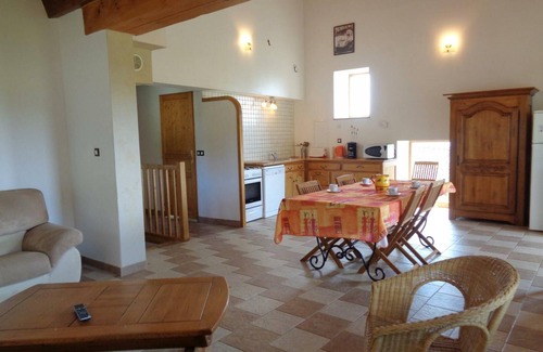 Chuyer Cottage | Charming Cottage with Terrace, Garden, and Modern Amenities in Tranquil Setting