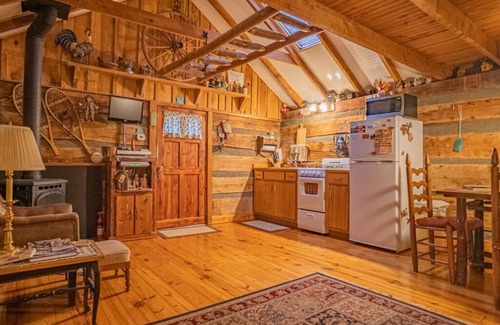 Derby Cabin | Charming, country escape cabin: Woodland Cabin