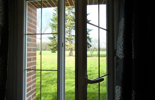 Happonvilliers Cottage | Charming Countryside Retreat: Spacious 2-Bed Gîte with Games, Bikes, and Outdoor Fun