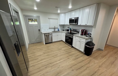 Magnolia House | Charming Country Home with Pool - Unit B