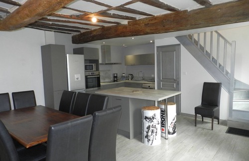 Avesse Cottage | Charming Countryside Farmhouse with Garden, Terrace & Spacious Rooms