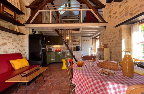 Briantes Cottage | Charming Countryside Retreat: Vintage Style, Modern Comforts, All-Inclusive Amenities
