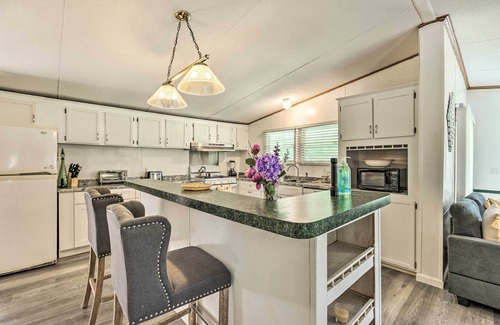 Livingston House | Charming Countryside Home w/Covered Porch!