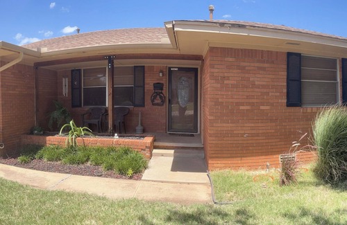 El Reno House | Charming cozy 1-bedroom