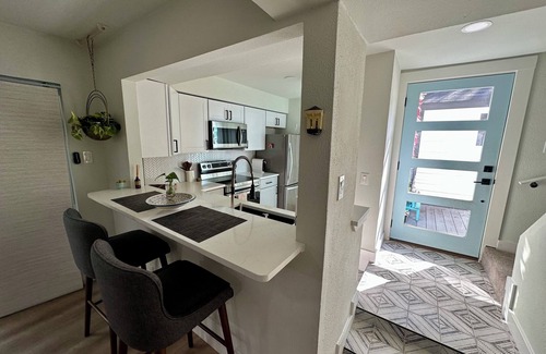 Wyldwood House | Charming & Cozy 2-Bedroom Retreat in South Austin + Patio Backyard Oasis