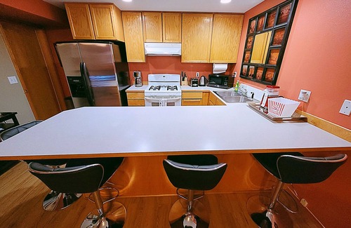 Kenmore Apartment | Charming & Cozy Apartment w/Hot tub patio.