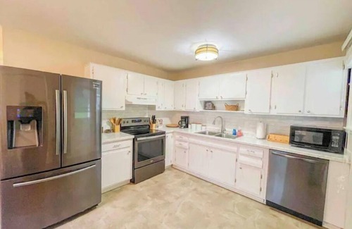 Raleigh House | Charming & Cozy Midtown Ranch Home