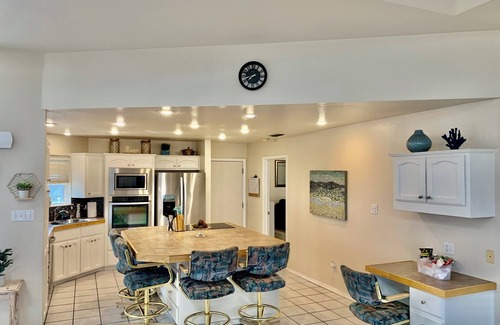 Mission House | Charming/Cozy/Relaxing 2/2 Home w/easy access to Expressway in Mission, Tx