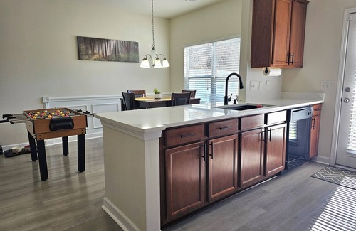 Steele Creek House | Charming & Cozy Townhome in Charlotte