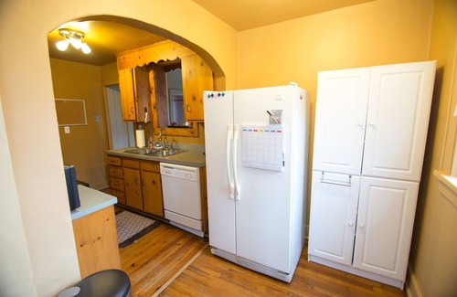Shelby Hills House | Charming Craftsman Bungalow in E. Nash 2bed/2bath (170 5* reviews all sites)