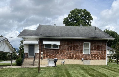 Middlesboro House | Charming Crater City Craftsman, close to hiking, golf, utv trails, lake, airport