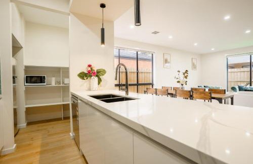 Plumpton House | Charming Deanside Home with Cosy Vibes
