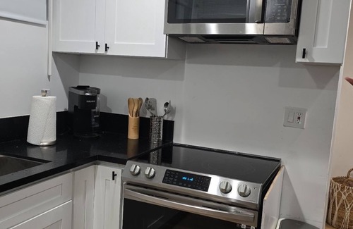 Pico-Union Apartment | Charming detached guesthouse with WiFi and AC in delightful Los Angeles