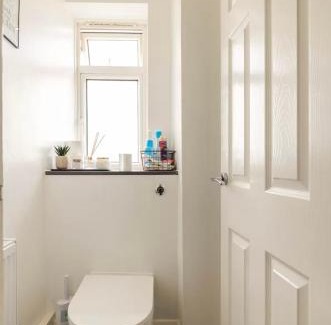 Coombe Hill House | Charming Double Room Near Richmond Park Kingston Gate