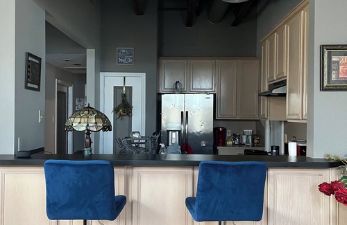 Central City Apartment | Charming DOWNTOWN 2-bedroom loft with WiFi, AC in beautiful Corpus Christi