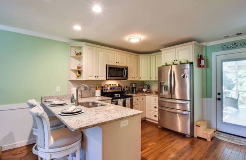 Watkinsville House | Charming Duplex: 12 Mi to UGA & Sanford Stadium!
