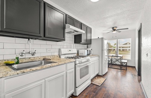 Highland Park House | Charming Duplex Near Downtown & Riverwalk 101