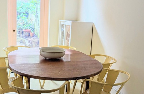 Leabridge Apartment | Charming East London Apartment