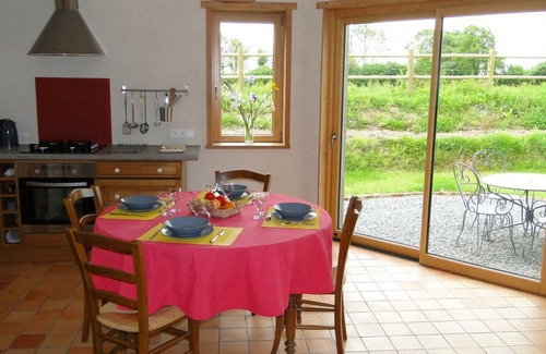 St-Denis-le-Vetu Cottage | Charming Ecological Retreat with Cozy Fireplace near Nature in Ouville