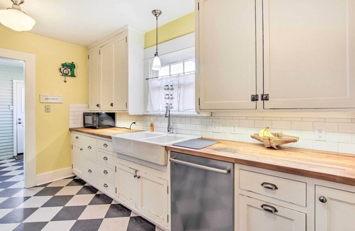 College Hill House | Charming Eugene Vacation Home: 1 Mi to Dtwn!