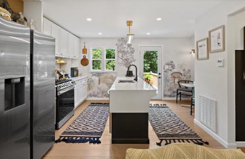 Jefferson Manor House | Charming Family Home Sleeps 8 near DC, Historic Old Town VA, & National Harbor