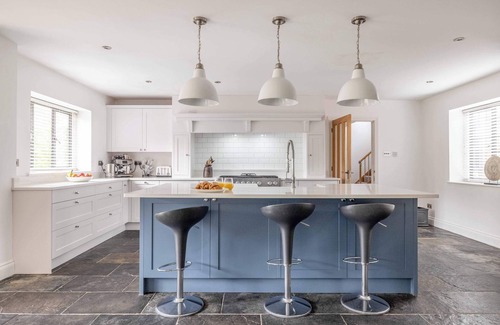 Ascot House | Charming Family Retreat in Ascot