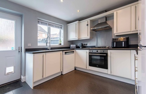 Bingham House | Charming Family Retreat - 3 Bed Home in Bingham