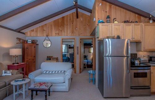 Eidelweiss Village Cottage | CHARMING FAMILY WATERFRONT COTTAGE