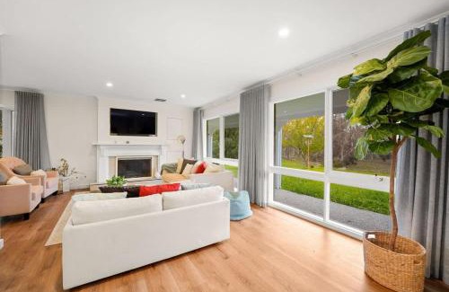 Hastings House | Charming Farm Stay 4BR Family Retreat Hastings