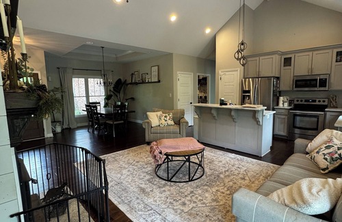 Shepherdsville Other | Charming farmhouse and homestead in the middle of 80 wooded acres