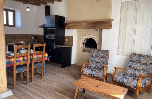 Ygrande Cottage | *Charming Farmhouse Retreat: Modern Comfort, Historic Charm, Ideal for Families & Outdoor Enthusiasts*