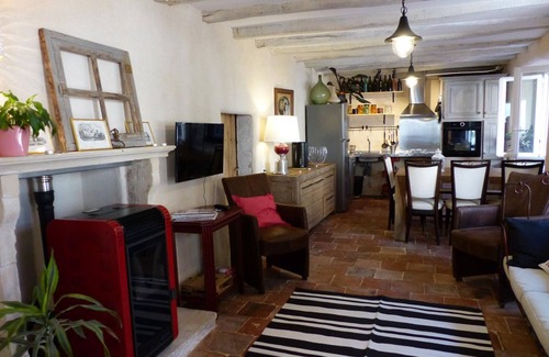 Vicq Cottage | Charming farmhouse stay near Vulcania with garden and kids activities