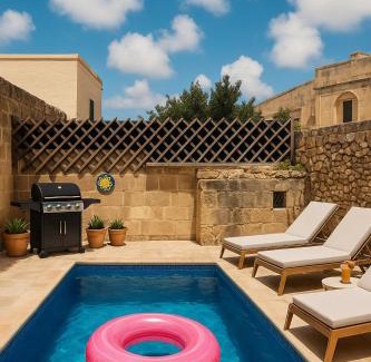 Sannat House | Charming Farmhouse with Pool