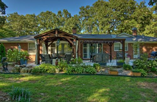 Florence House | Charming Florence Getaway with Fireplace and Grill!