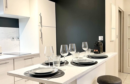Champagne-au-Mont-d'Or Apartment | Charming T2 with terrace and private parking
