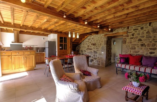 La Valla-sur-Rochefort Cottage | Charming Cottage with Fireplace, BBQ, and Outdoor Activities near Chalmazel Ski Resort