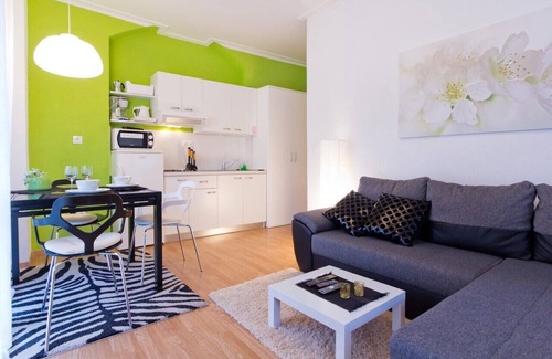 Spadici Apartment | Charming Fully-Equipped One-Bedroom Apartment Near the Beach in Poreč's Prime Location