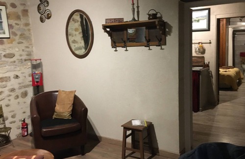 Oloron-Sainte-Marie House | CHARMING GARDEN COTTAGE unobstructed view of the Pyrenees. WHEELCHAIR FRIENDLY.