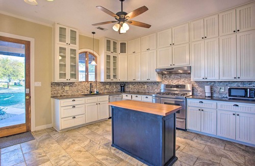 Gainesville House | Charming Gainesville Retreat: Barn, Horses Welcome