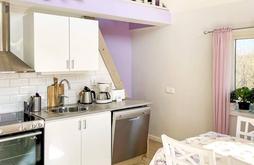Levide House | Charming Garden Cottage in Levide