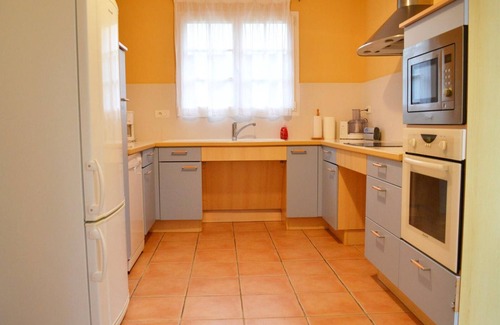 Saint-Cybardeaux Cottage | Charming Gîte with Shared Pool & Vineyard Views in Saint-Cybardeaux - Accessible & Family-Friendly