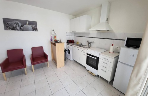 Aussonne House | Charming Gite Venitia with Private Terrace, Wi-Fi, and Air Conditioning