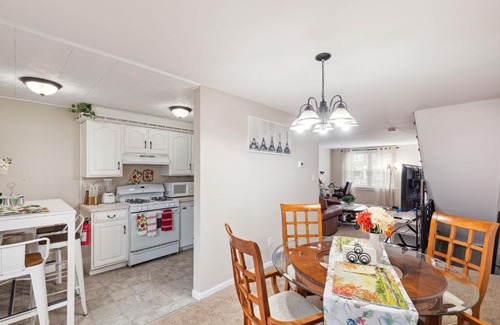 Secane Apartment | Charming Glenolden Townhouse